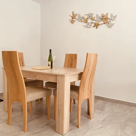 Daire Comfortable Apartment In Kato Paphos Nearest The Sea *